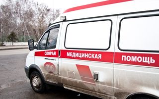 В Омске в ДТП с каретой скорой помощи пострадал врач