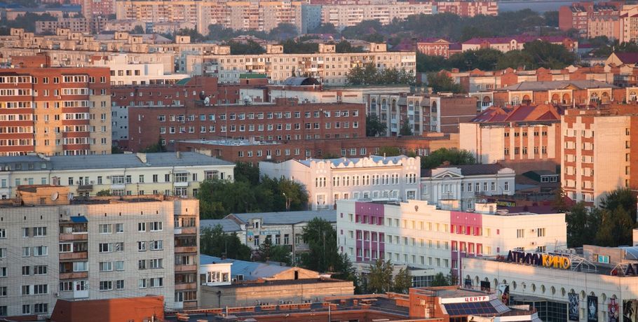 Ввод жилья в Омской области сократился почти вдвое