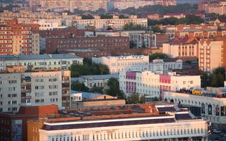Ввод жилья в Омской области сократился почти вдвое
