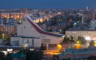 Омский музыкальный театр наказали за крышу с неработающими огнями