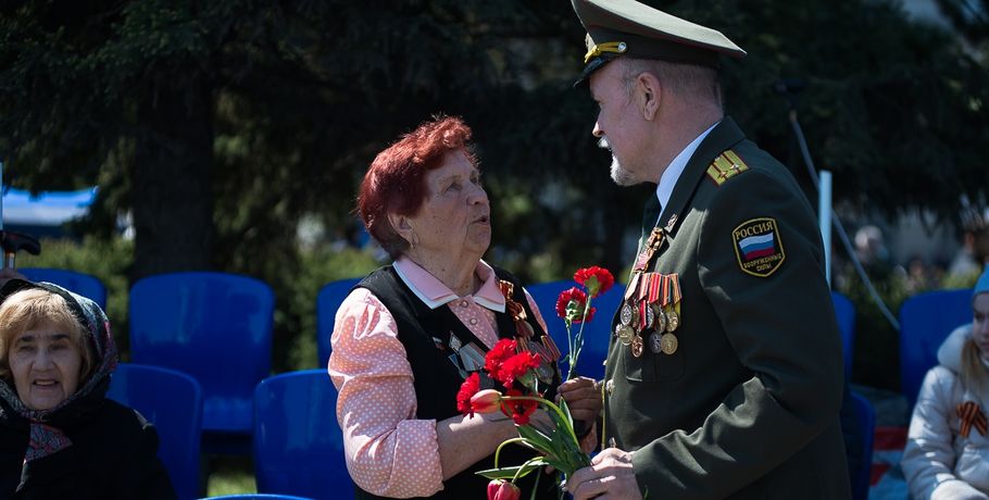 В Омске у памятника труженикам тыла ветераны станцуют майский вальс