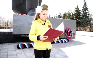 Омские школьники читают письма своих сверстников на фронт