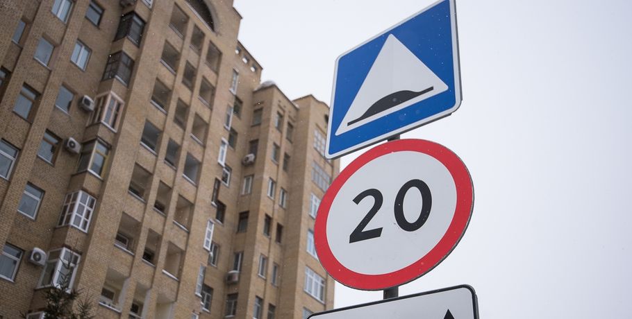 На омских дорогах установили более 700 новых знаков