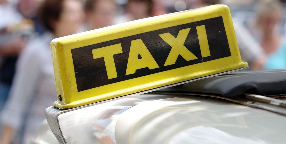Омские таксисты не смогут работать в "Яндекс.Такси" без разрешения на перевозку