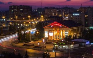 Омские депутаты хотят убрать кафе "Елки-палки" с площади перед "Маяковским"