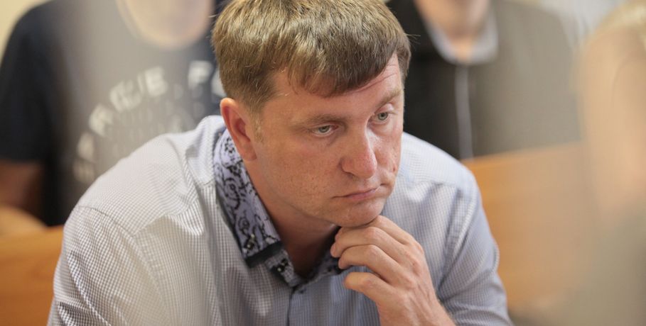 Суд решил, что экс-директору департамента образования Омска рано выходить на свободу