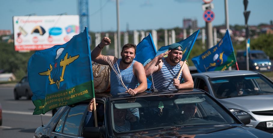 Один день с "крылатой пехотой": как в Омске прошел праздник ВДВ