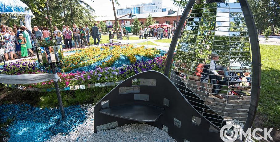 Цветы, вулкан и мишки: в Омске открылась "Флора"