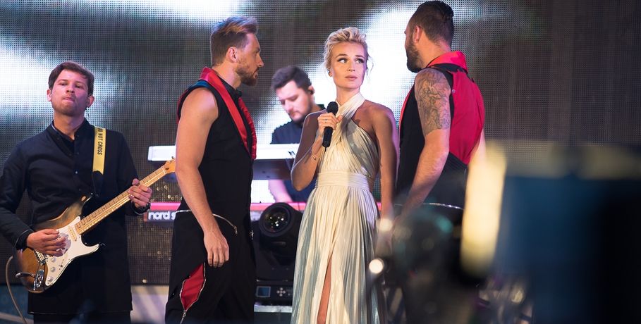 Полина Гагарина во время выступления в Омске забыла слова песни