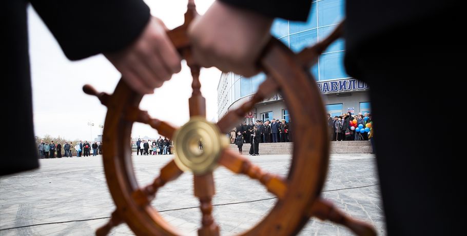 Омский речной порт задолжал работникам семь миллионов рублей