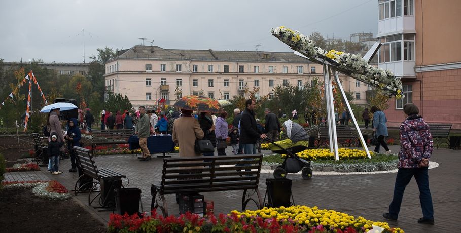 В Омске открыли сквер Героев-авиаторов за 17 миллионов рублей