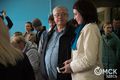 Мэр Омска пришла на выборы с родителями