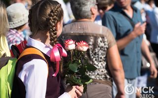 Школьники Омска собрали крупную сумму на лечение девочки