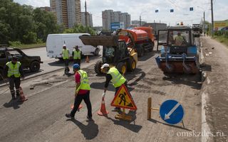В Омске не могут отремонтировать восемь дорог