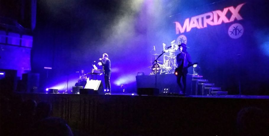Омские фанатки оконфузились на концерте Глеба Самойлова и группы The Matrixx
