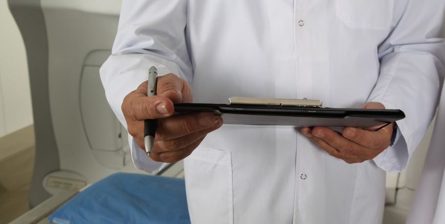В Омске пациентка избила врача компьютерной клавиатурой