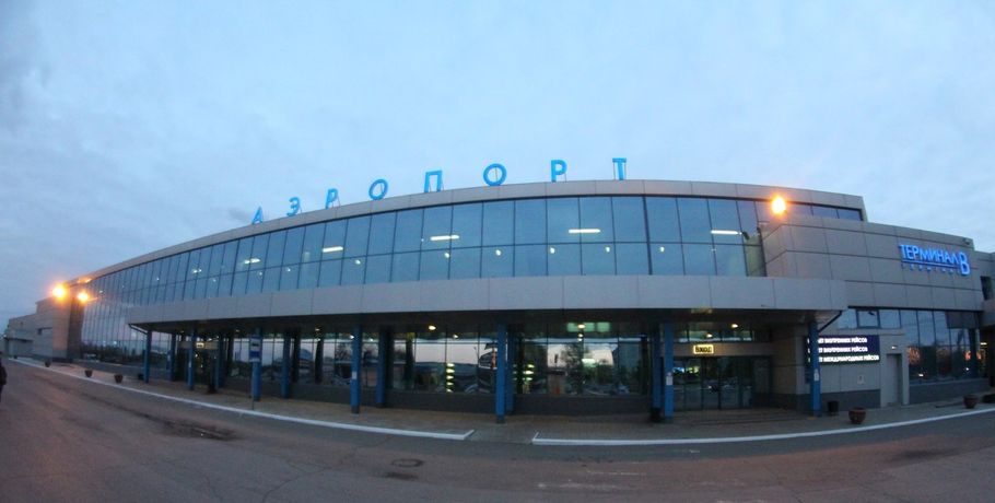 У омского аэропорта поставят скульптуру лётчика и техника