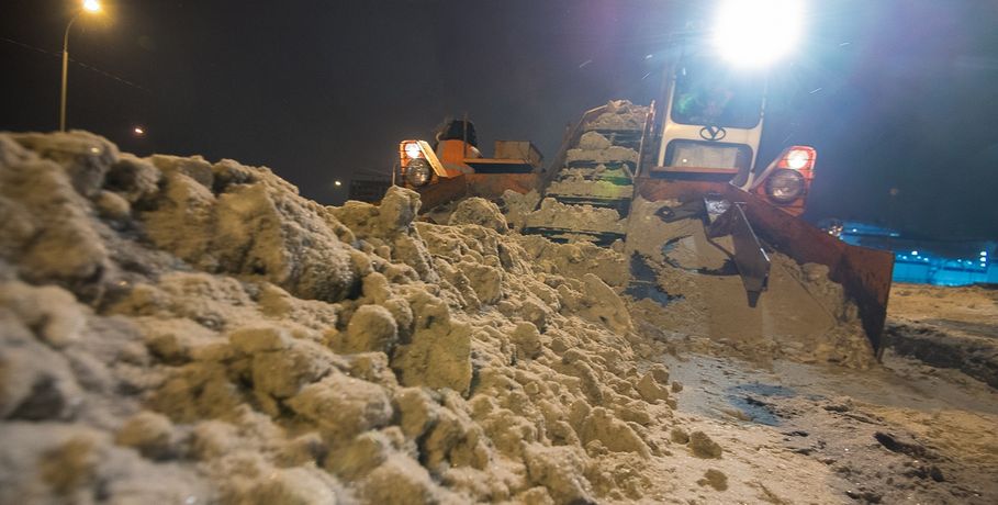 С омских дорог вывезли рекордное количество снега за сезон