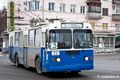 Пассажирам омского троллейбуса поют бардовские песни