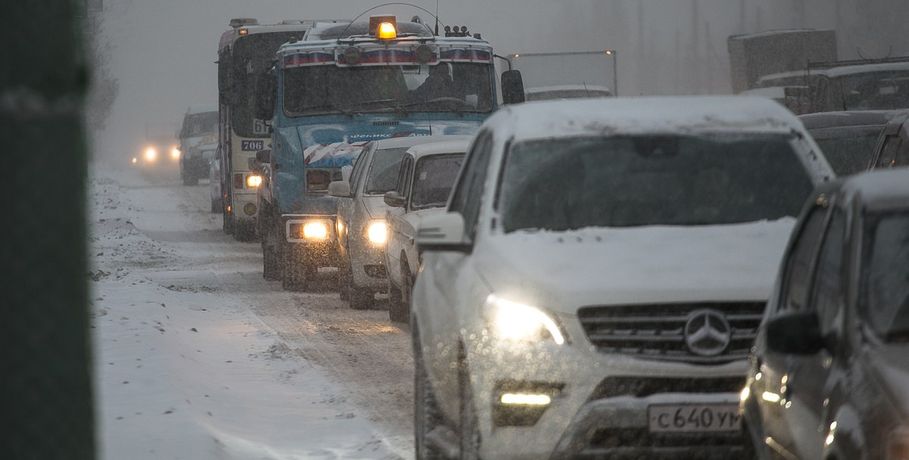 В Омске появились новые билборды, призывающие убрать снег