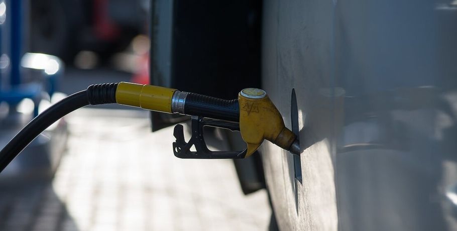 Омичи могут купить всего 701 литр бензина в месяц