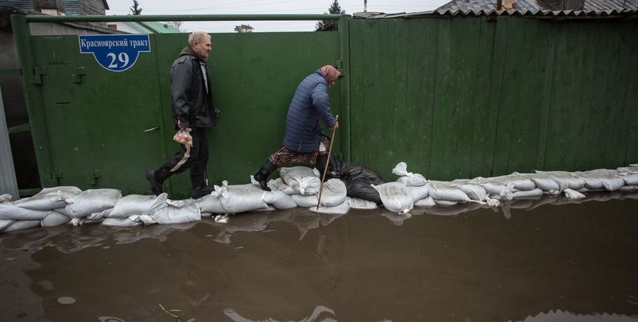 Красноярский тракт защитят от паводка тысячами мешков