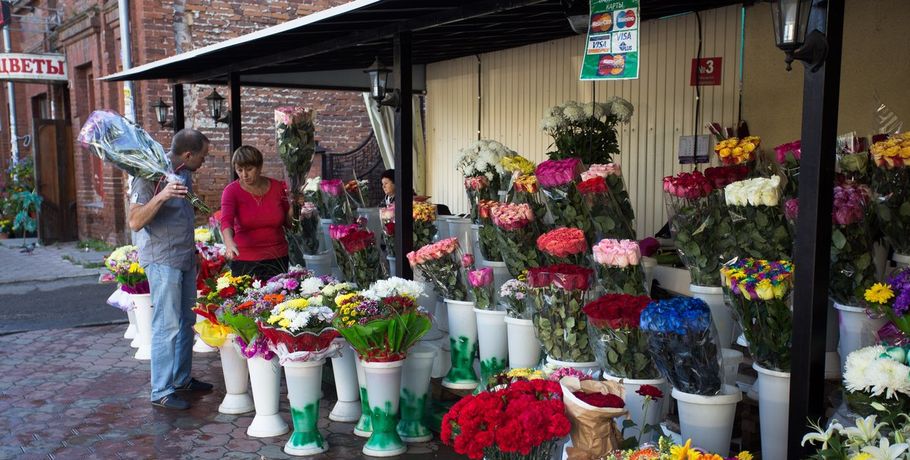 В Омске выяснили, сколько роз можно купить, продав "однушку"