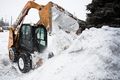 Омским дорожным службам помогут бороться со снегом за 2,8 млн рублей