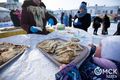 Покидающих Омск людей накормят блинами с чаем