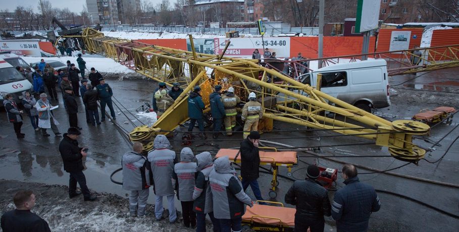 Родственникам жертв падения крана в Омске выплатили 1,35 млн рублей