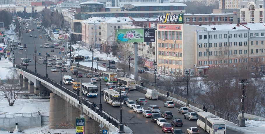 В Омске у Комсомольского моста из реки спасли мужчину