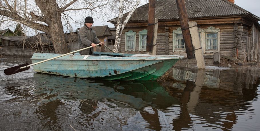 В Омской области ввели режим ЧС из-за размытых дорог