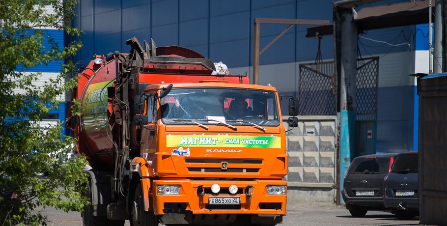 Омск может лишиться основного перевозчика мусора на полигоны