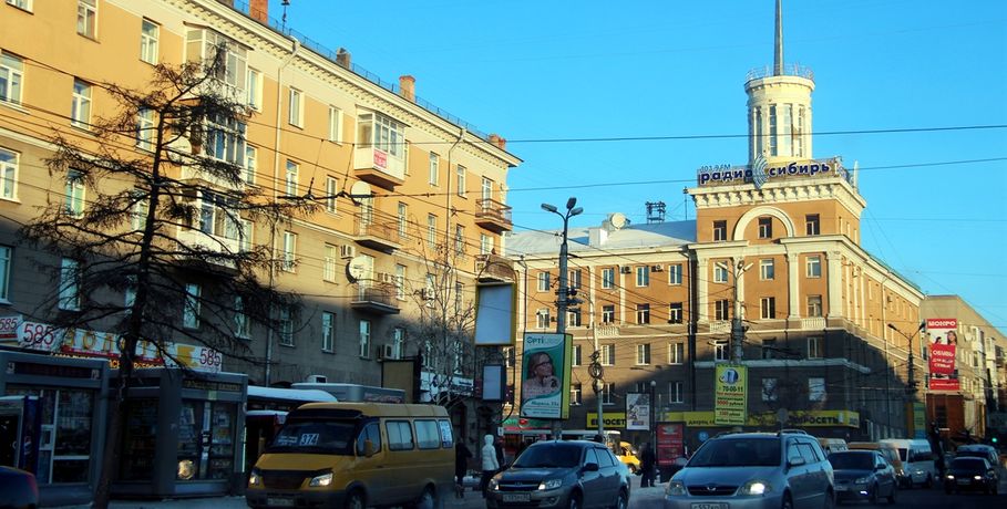 Шпиль знаменитого дома в центре Омска стал опасен для прохожих