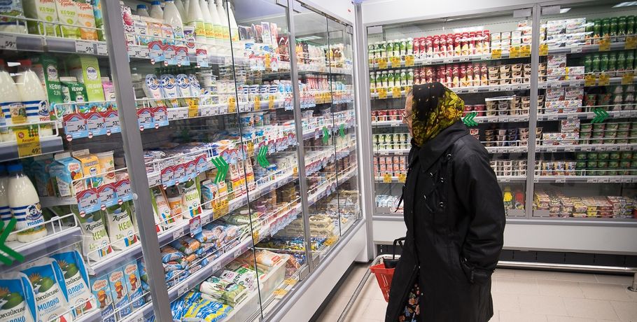 Сотням омских магазинов грозят штрафы за неправильную продажу молока