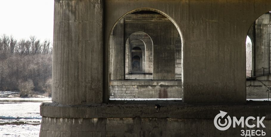 Трещину в опоре Ленинградского моста заделали
