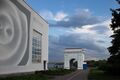 Из стены омского бассейна вылетела огромная капля Из стены омского бассейна вылетела огромная капля