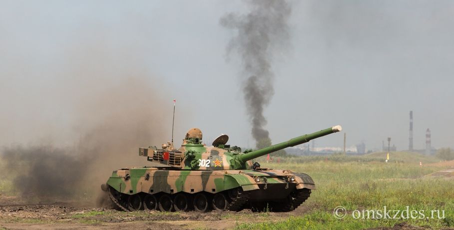 В Омске военные приготовили завтрак с помощью танка