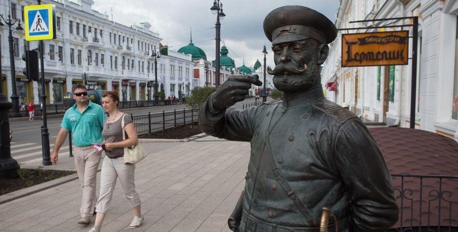 Россияне рассказали, как часто трут памятники "на удачу"