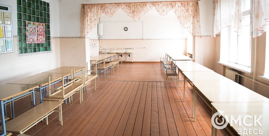 В омской гимназии, где обрушился потолок, приостановили занятия