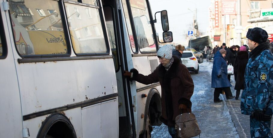 Частные перевозчики Омска просят повысить тариф почти до 32 рублей