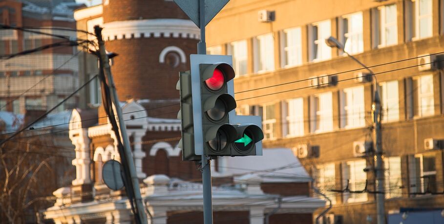 В Омске установят светофоры на десятках перекрёстков и дорог. Список мест