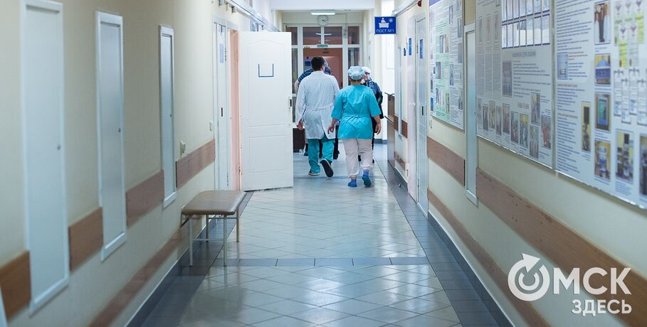 Глава Минздрава заявил, что российские врачи не умеют общаться с пациентами