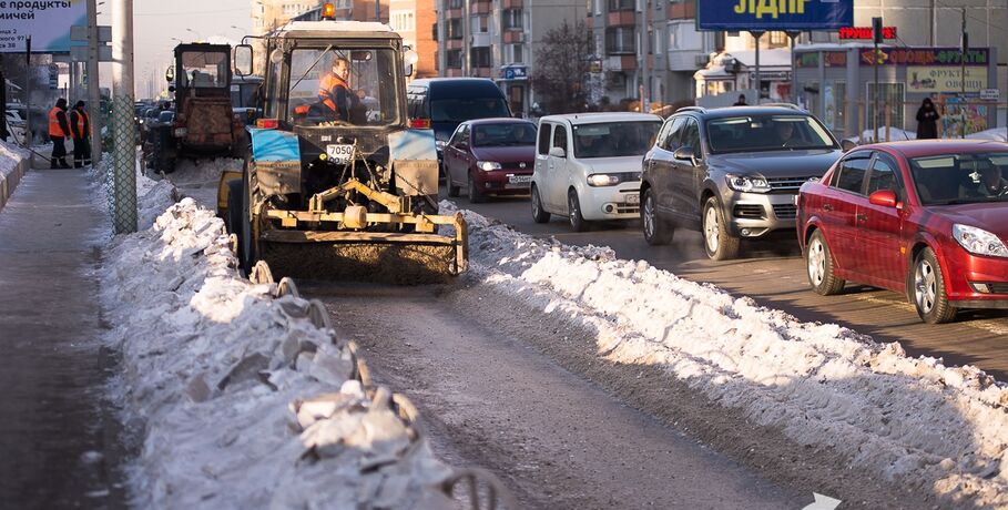 Уборку центра Омска от снега доверили частной компании