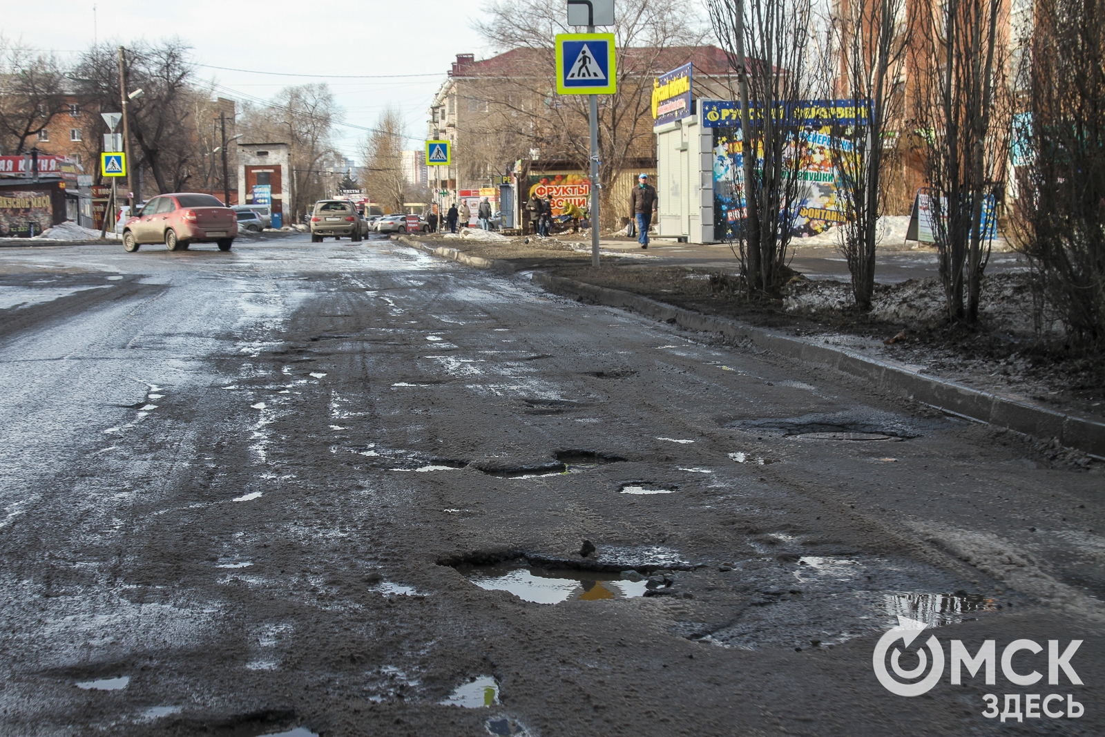 В ямку - бух! Как омичи ездят по разбитым дорогам - Общество