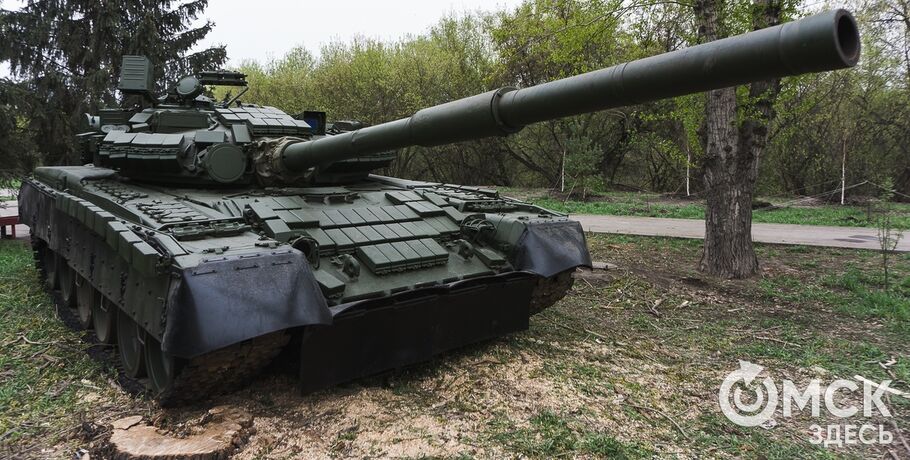 Ко Дню Победы в центре Омска установили танк