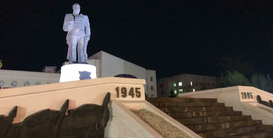 В Омске погасла подсветка у памятника Жукову. Обновлено