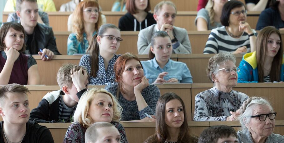 Эксперты назвали среднюю зарплату омских студентов