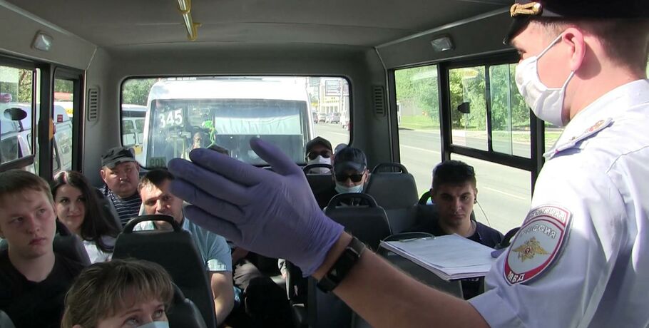 В Омске пассажиров без масок выгоняют из автобусов