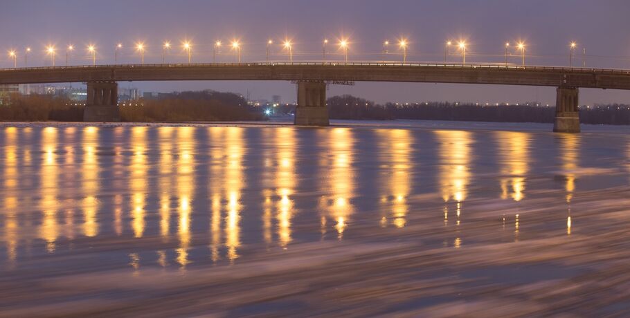 Омичам советуют объезжать Ленинградский мост
